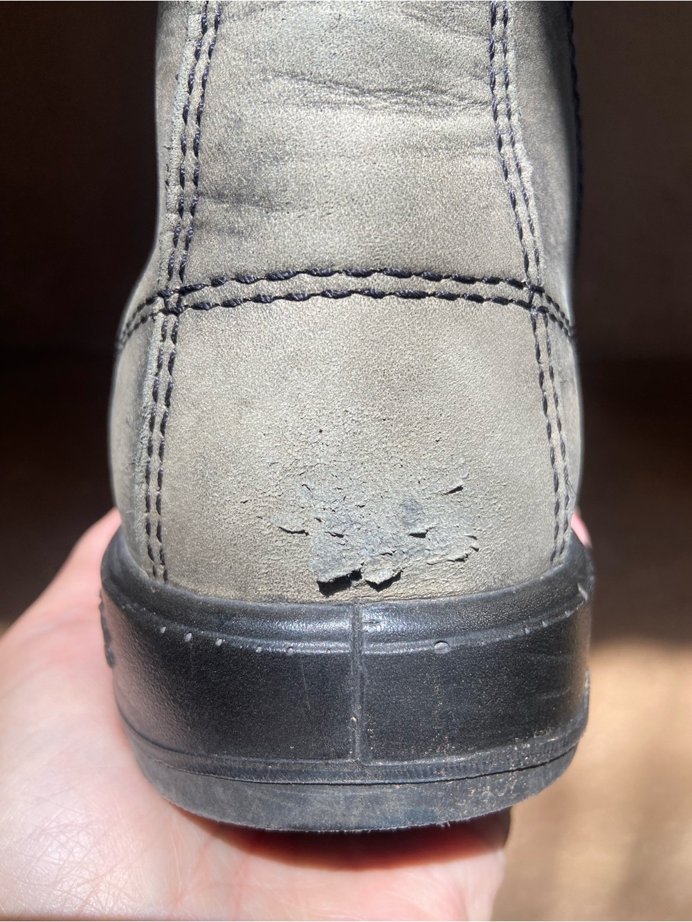Blundstone Men’s 8.5 Chelsea Boots in Grey, Rustic Black with Black Elastic - Picture 6 of 12
